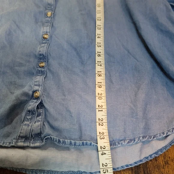 Time and Tru Light Blue Button Down Shirt - Picture 8 of 8